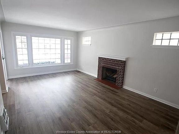 4th image of 2327 Hall Ave
