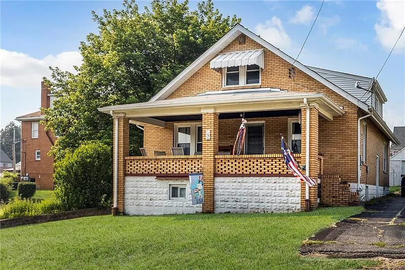33 Cedar Ave photo 1