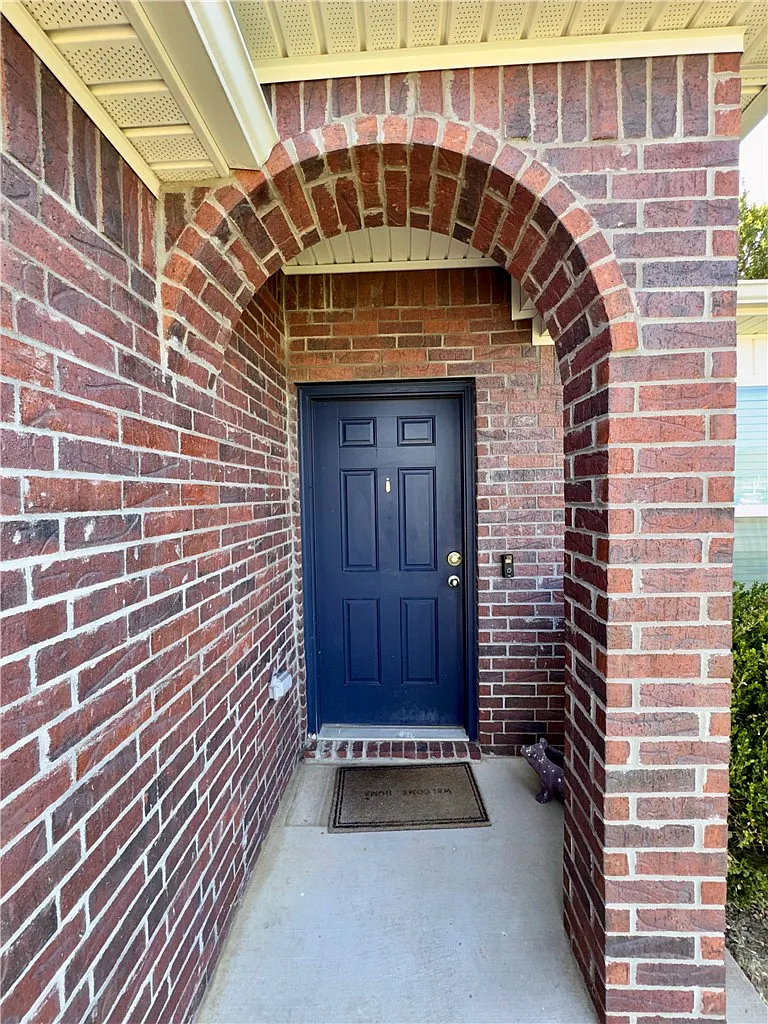 3 bed, 2.0 bath, 1449 sqft, $2,000 — Photo 3