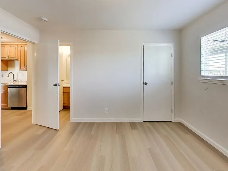 16878 Meekland Ave #4 — Photo 6