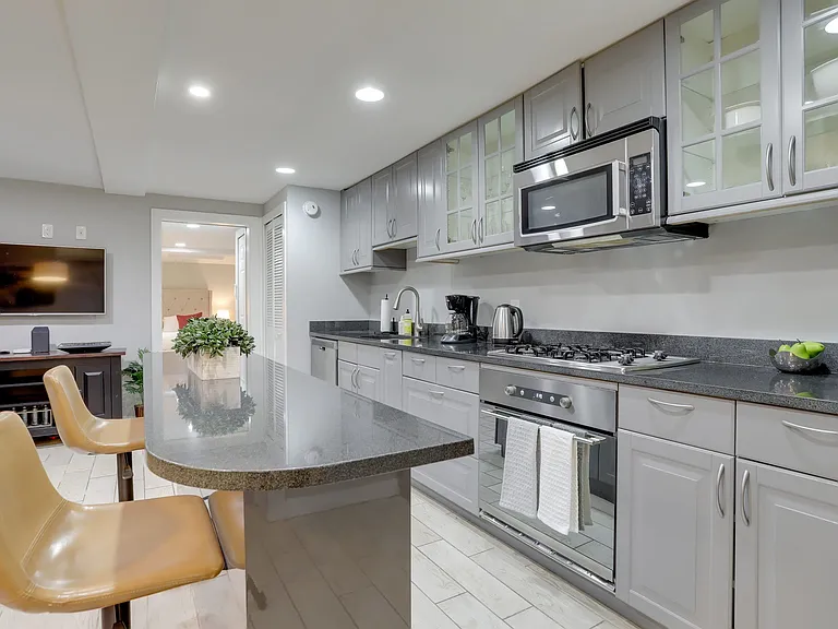 1765 R St NW #1B — Photo 3