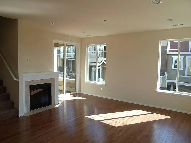 105 118th Ave SE #2 — Photo 3