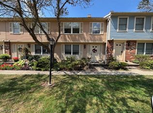 67 Quaker Ridge Dr, Akron, OH 44313