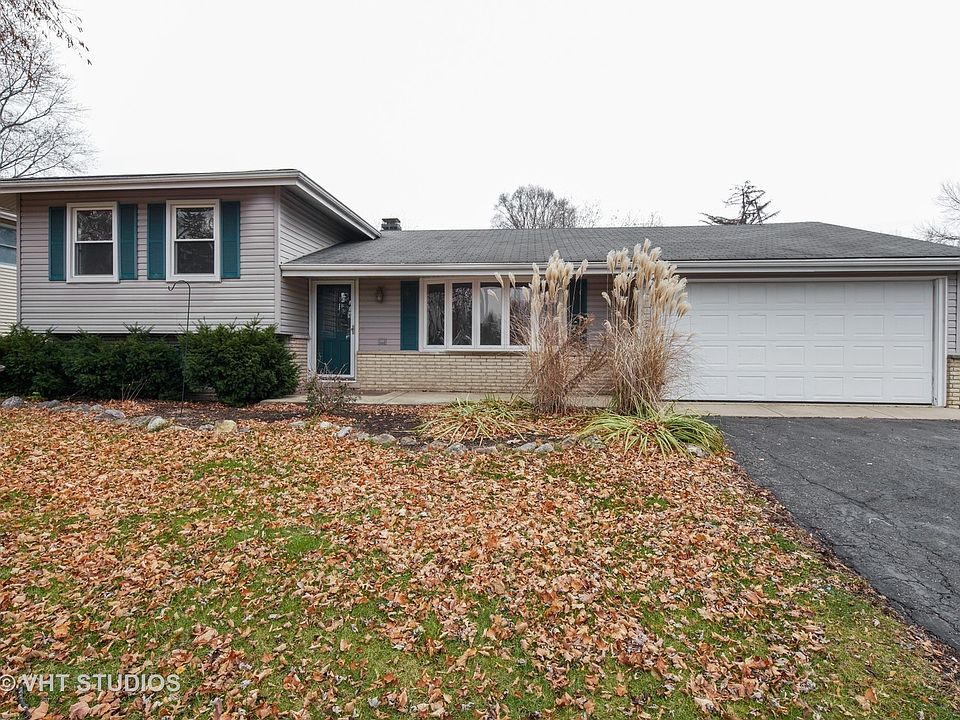 1st image of 22W416 Teakwood Dr