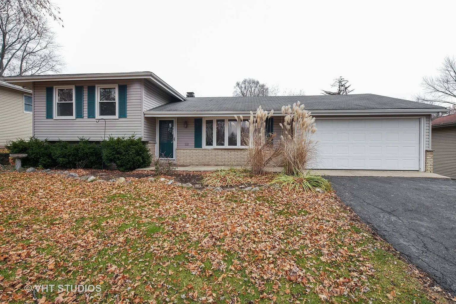22W416 Teakwood Dr photo 1