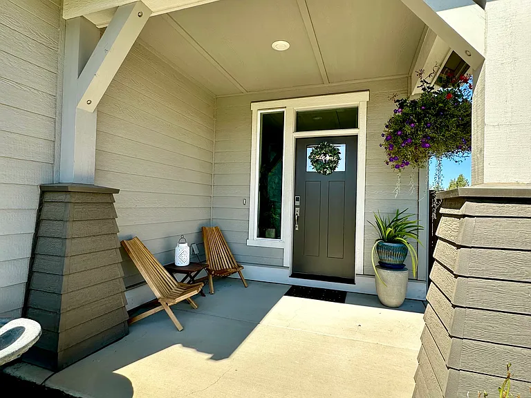 4703 SW Badger Creek Dr — Photo 2