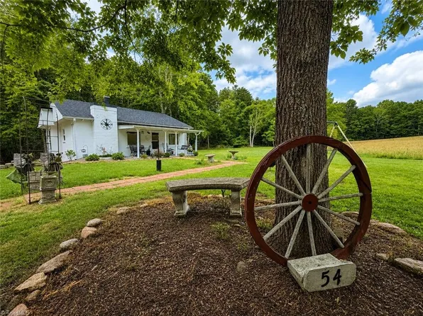 54 Wagonwheel Way, Sparta, NC 28675