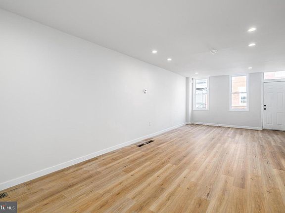 4th image of 438 Dudley St