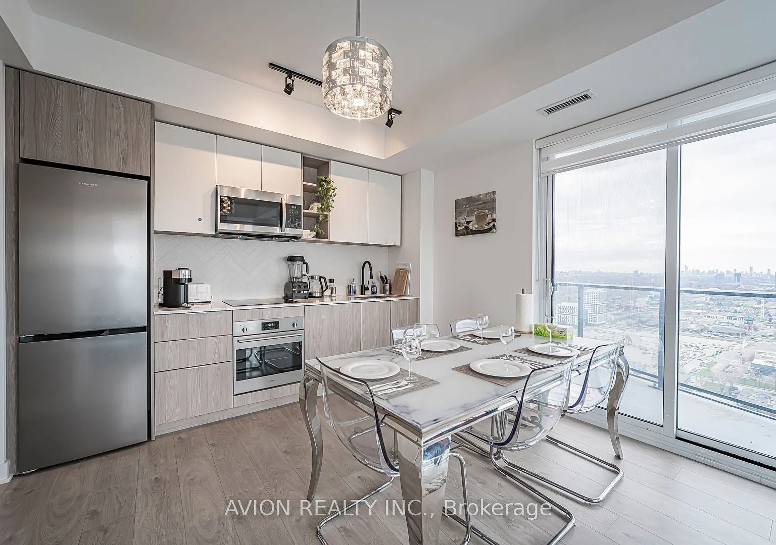 3 bed, $1,600 — Photo 2