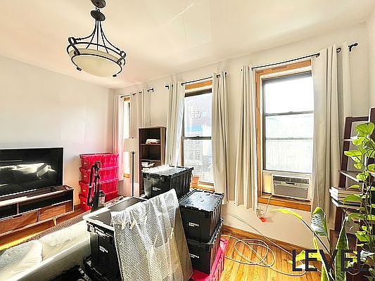 3rd image of 704 Washington Ave APT 3