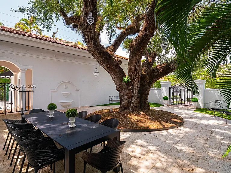 1224 Almeria Ave — Photo 15