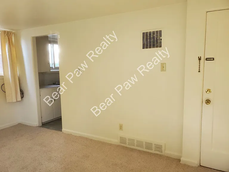 708 W 1st Ave — Photo 2