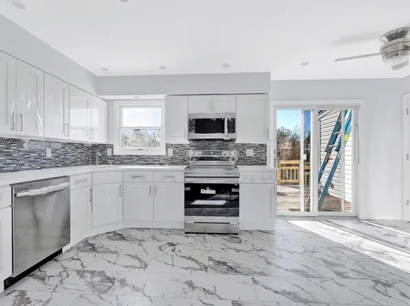 622 Centerwood Street, West Babylon, NY 11704