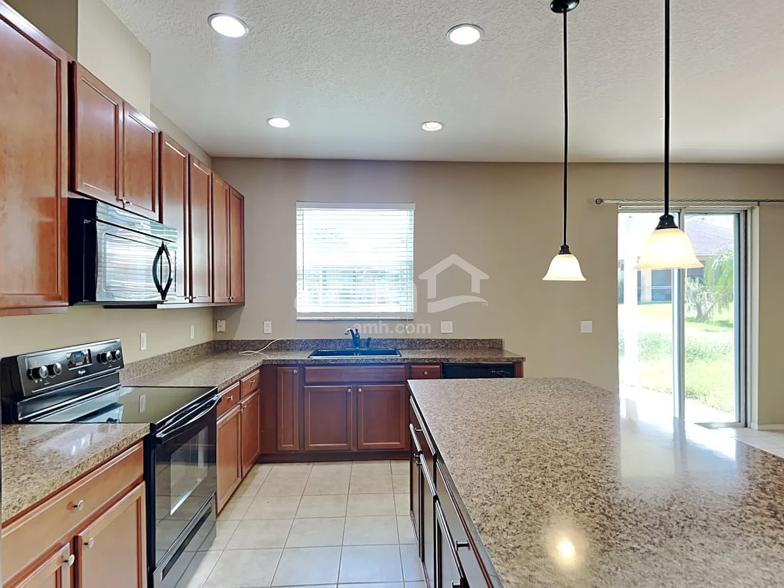 4 bed, 2.5 bath, 2649 sqft, $2,815 — Photo 4