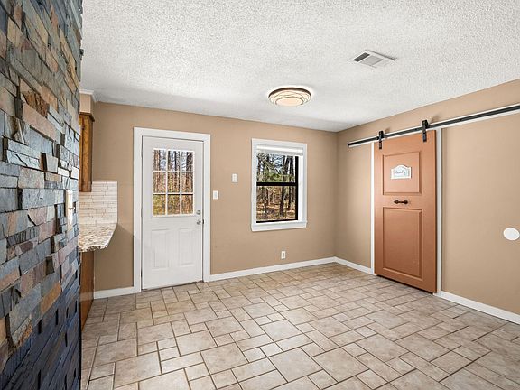 4th image of 139 Cochran Rd