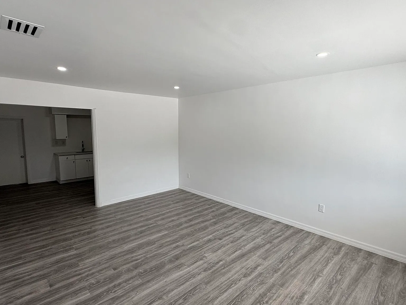 2 bed, 1.0 bath, 2551 sqft, $2,550 — Photo 3