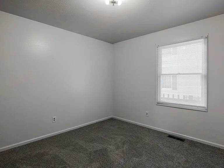 Tippecanoe Drive Apartments — Photo 11