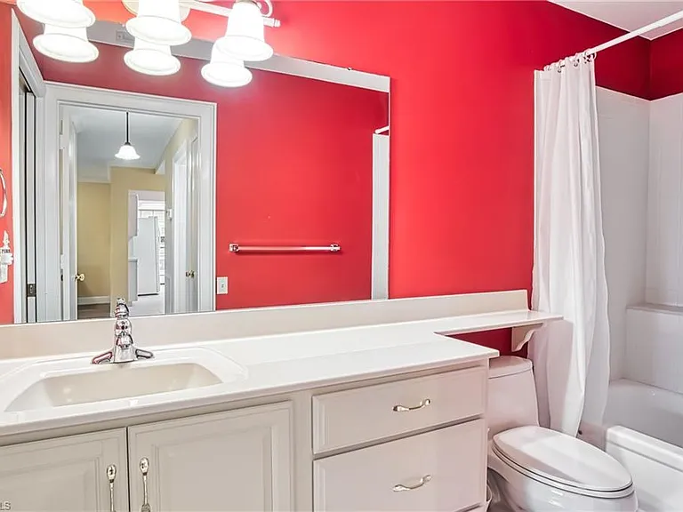 7402 Lake Breeze Dr #306 — Photo 23