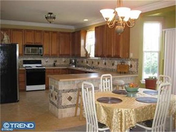 3rd image of 2 Berkley Pl