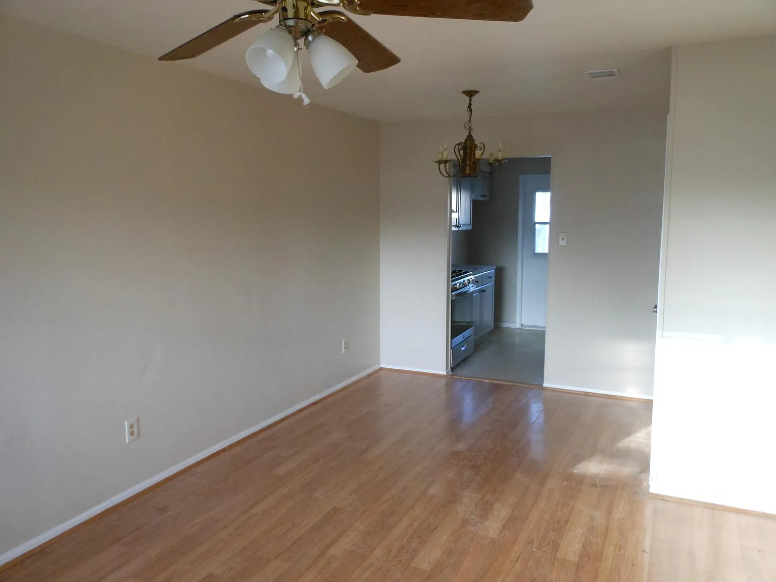 2 bed, 875 sqft, $1,275 — Photo 2