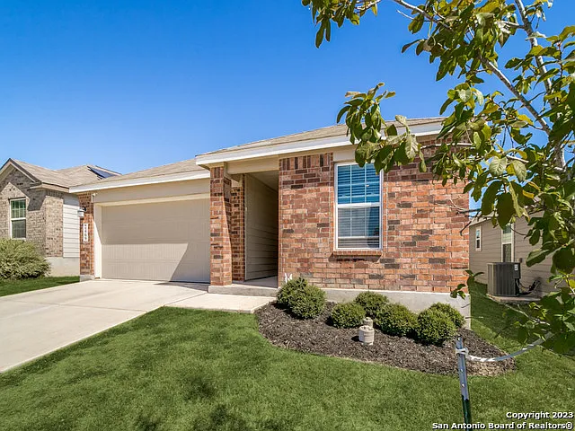 3 bed, 2.0 bath, 1435 sqft, $1,850 — Photo 1