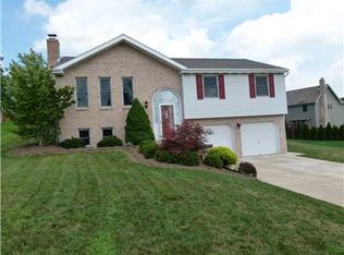 82 Rustic Ridge Dr, Pittsburgh, PA 15239