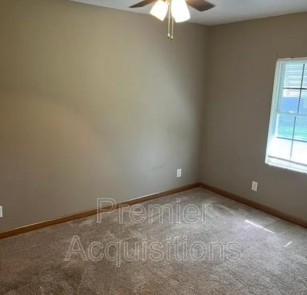 210 E Bland St — Photo 5