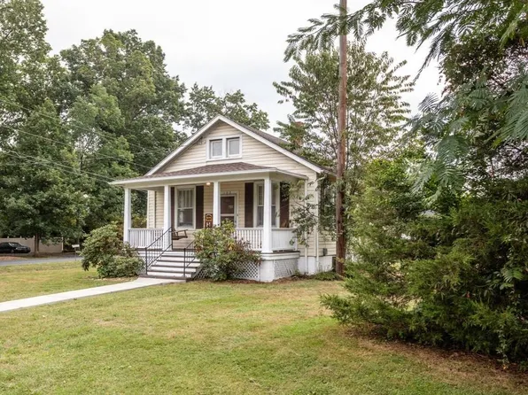 1102 Cherry Ave, Grottoes, VA 24441