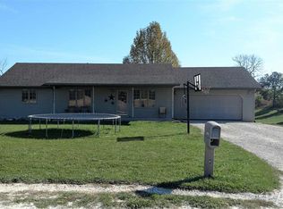 29751 N Indian Trail Rd, Canton, IL 61520