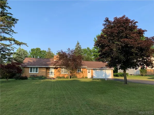 5055 Glenwood Dr, Williamsville, NY 14221