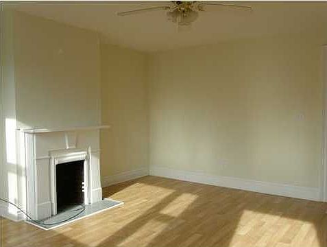 3rd image of 975 Goss Ave