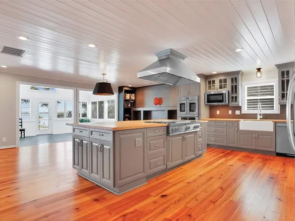 14 Eagle Point Rd, Hampton, VA 23669