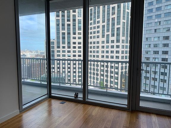 4th image of 436 Albee Sq APT 6D