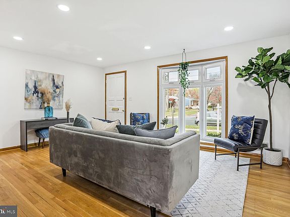5th image of 5110 Oakglen Dr