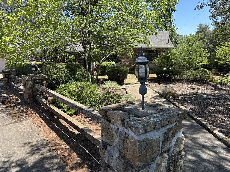 2699 Westwood Dr — Photo 3