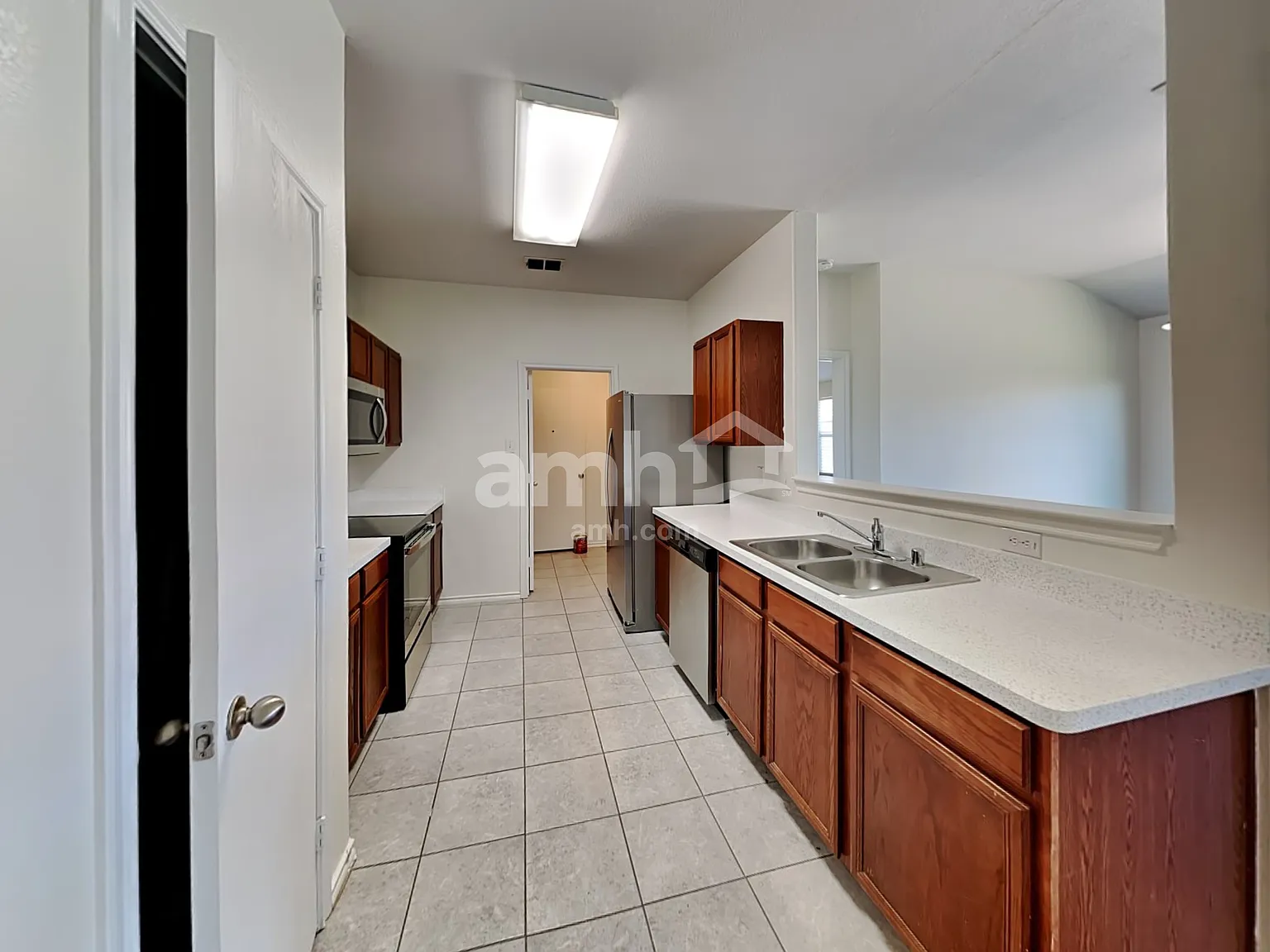 3 bed, 2.0 bath, 1548 sqft, $1,975 — Photo 4