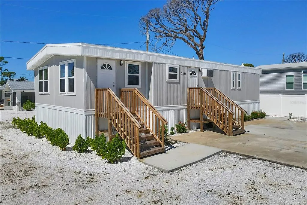 3 bed, 2.0 bath, 900 sqft, $3,300 — Photo 1