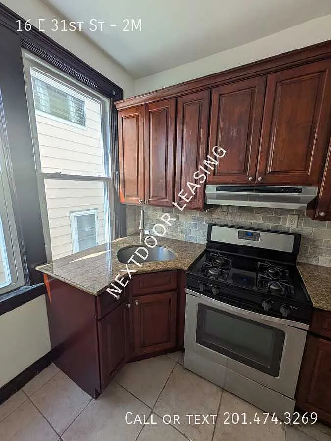 16 E 31st St — Photo 3