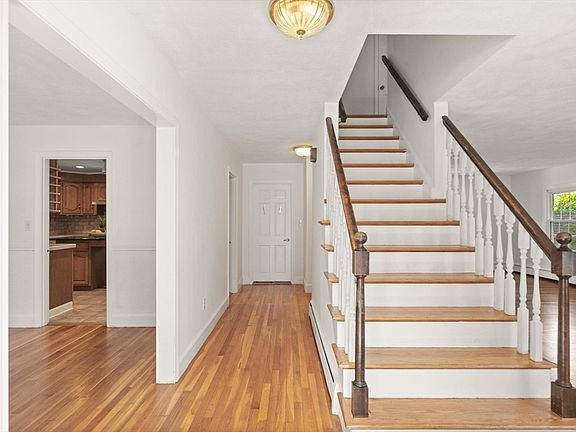 4th image of 4 Berrywood Ln
