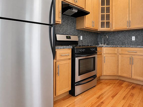 2nd image of 798 Bergen St #2F