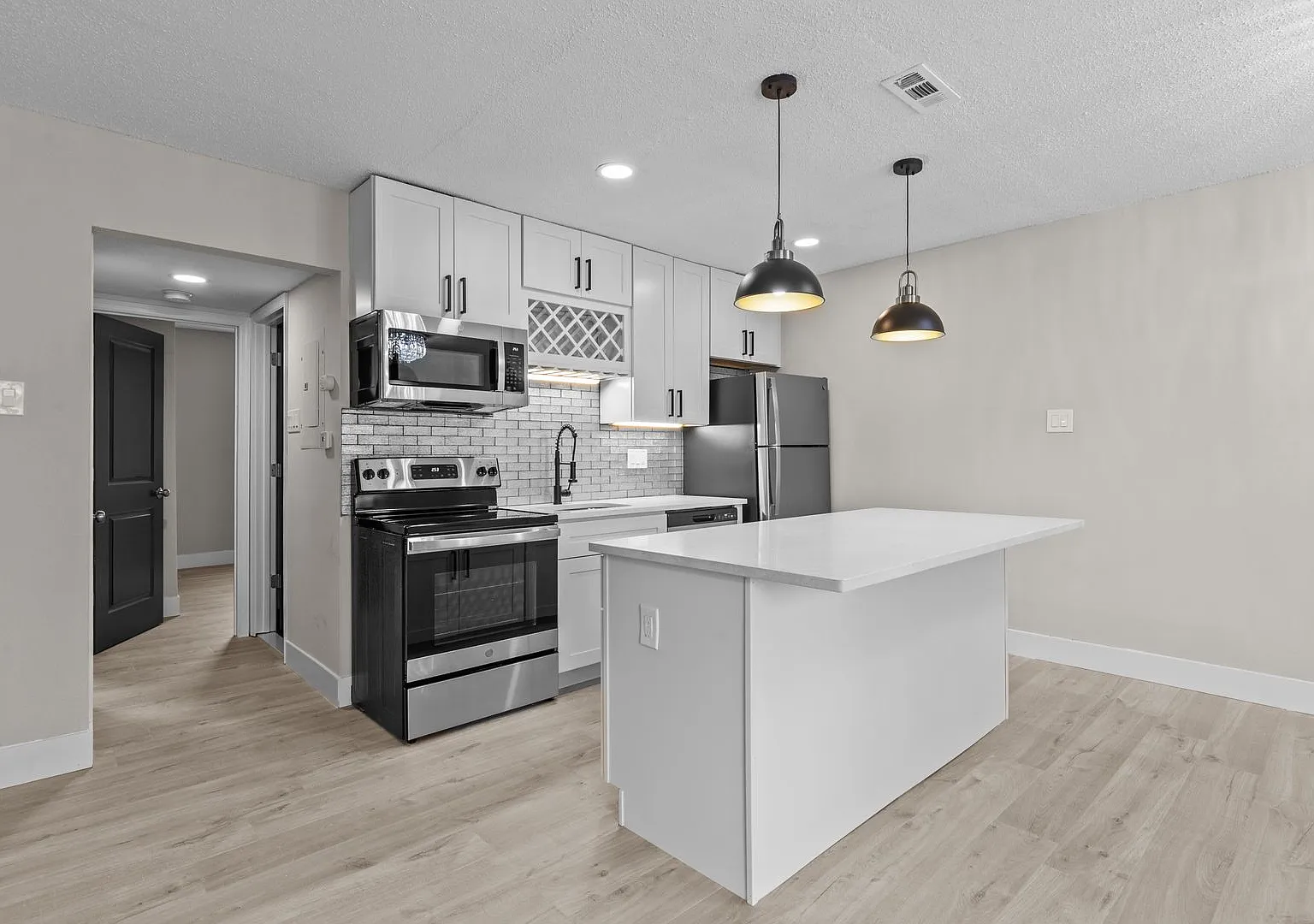 Anic - Kirkwood Manor Condominiums — Photo 3
