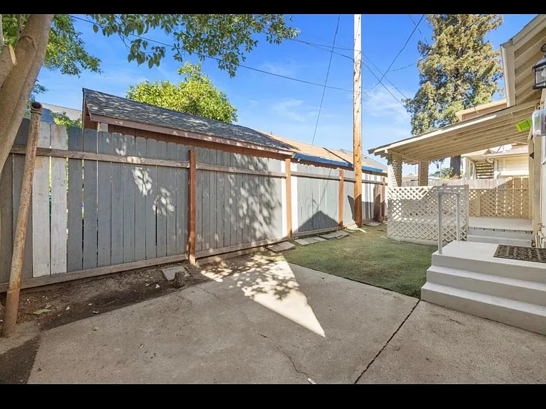 121 N Central Ave — Photo 6