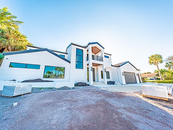 2nd image of 3215 Palm Drive