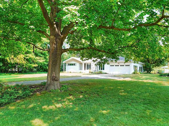 4th image of 23499 Greenleaf Blvd