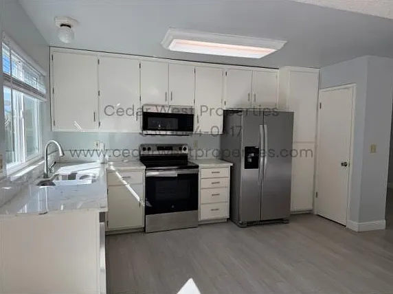 4420 Oxwood Dr — Photo 3