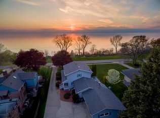 2535 Old Lake Shore Rd, Saint Joseph, MI 49085