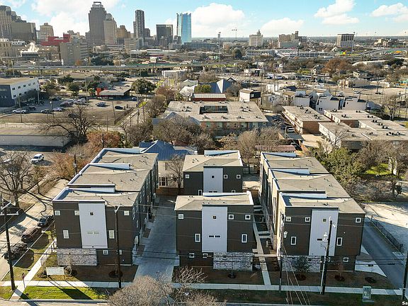 3rd image of 210 W Poplar St #101