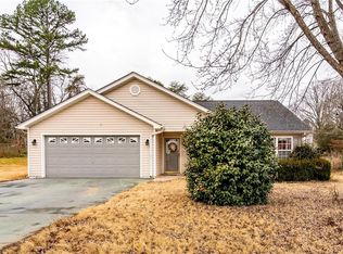 15 Velma Dr, Taylors, SC 29687