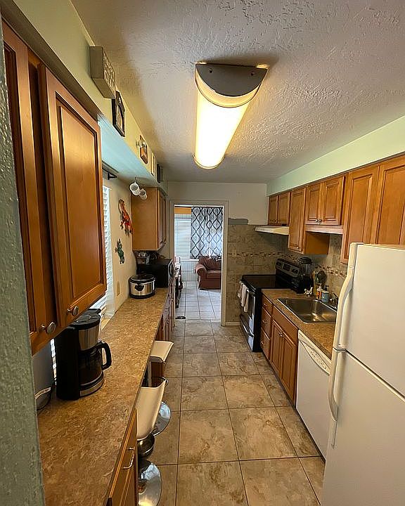 1st image of 3401 Dunbar Dr