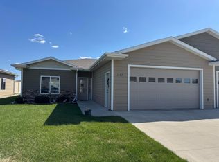 1702 Miller Ln, Aberdeen, SD 57401
